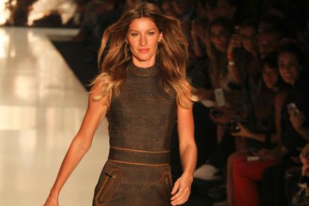 Ab April Geschichte: Gisele auf dem Catwalk