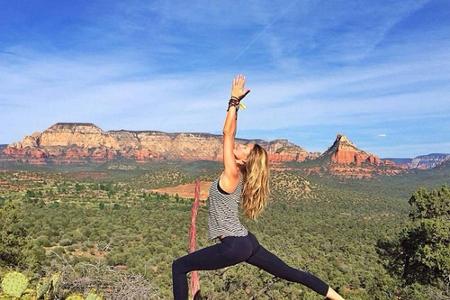 Darauf müssen wir weiterhin nicht verzichten: Gisele in allen möglichen Yoga-Posen