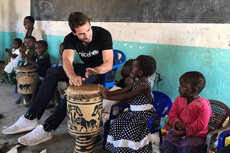 Mats Hummels (29) steht nicht nur auf dem Fußballplatz, sondern ist auch in wohltätiger Mission unterwegs. Als Unicef-Botsch...
