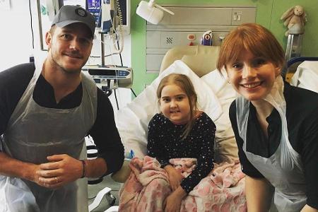 Chris Pratt (38) besuchte dieses Jahr mit Kollegin Bryce Dallas Howard (36) ein Kinderkrankenhaus. Dort nahmen sich die Scha...