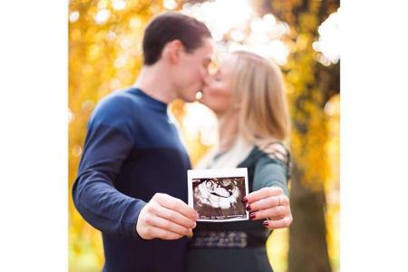 Mit einem wunderschönen Herbstfoto gab Fußballnationalspieler Sebastian Rudy (27) die Schwangerschaftsnews bekannt. Er freut...