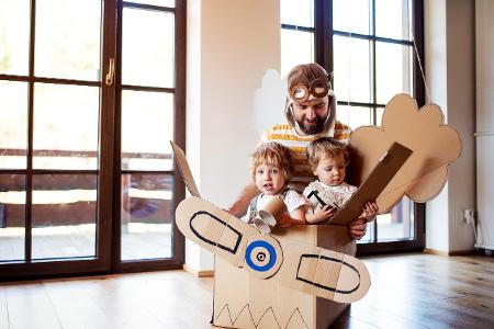 #WirBleibenZuhause Zeitvertreib gegen Langeweile Pappkartons