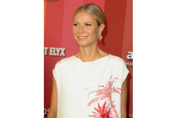 Gwyneth Paltrow ist wie immer wenig hilfreich. Sie postete im Februar im Februar ein Bild, welches sie im Flugzeug mit Gesic...