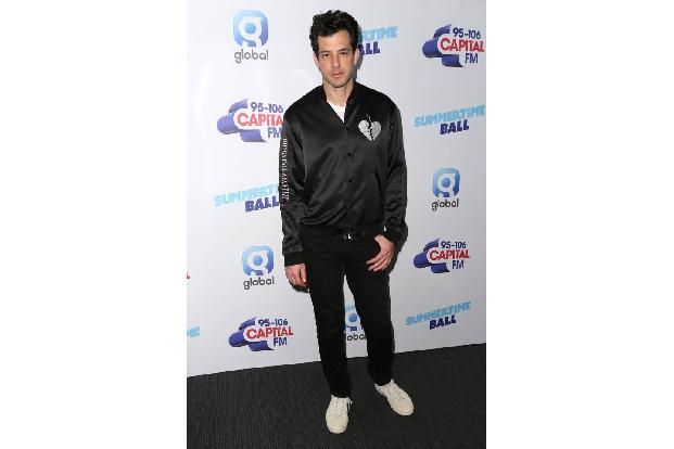 Mark Ronson brachte seine Fans zum Schmunzeln, indem er erklärte, sich immer Stevie Wonders Version von 'Happy Birthday' zwe...