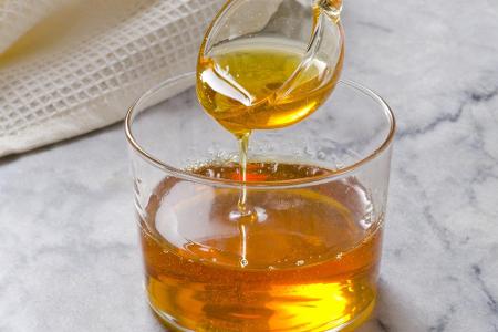 Agavendicksaft: Aus den Agavengewächsen in Südamerika kann dieser süße Saft gewonnen werden. Seine Konsistenz ist ähnlich wi...