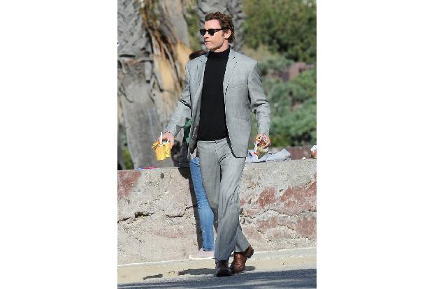 Es mag auch am Rollkragen liegen, aber Liev Schreibers Filmfrise für 