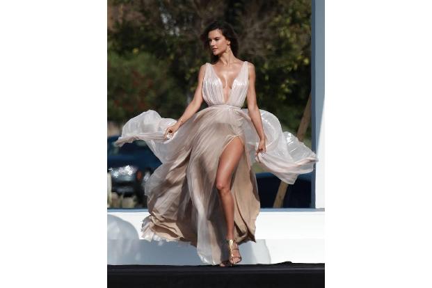 ...in Malibu bei einem Fotoshooting für ihre eigene Marke 