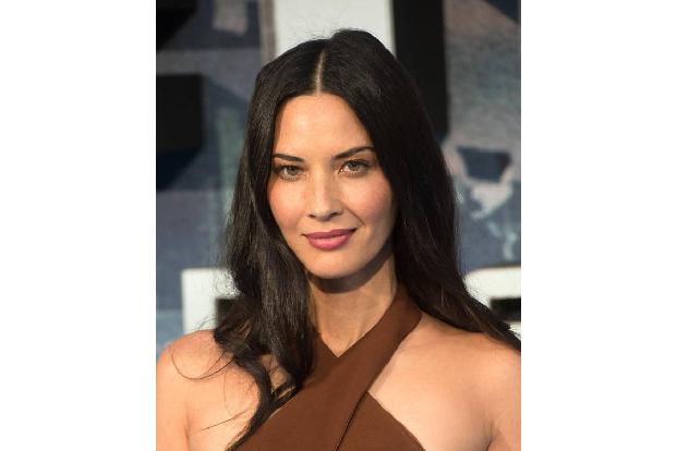 Olivia Munn ist ja schon länger dafür bekannt, eine echte Fashionista zu sein und auch privat ein glückliches Händchen in Sa...