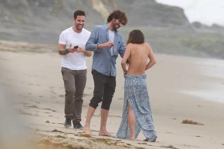 ...Fotos dienen doch sicher keinem offiziellen Zweck - so gut sind Handy-Kameras noch lange nicht! Aber vielleicht wollte di...