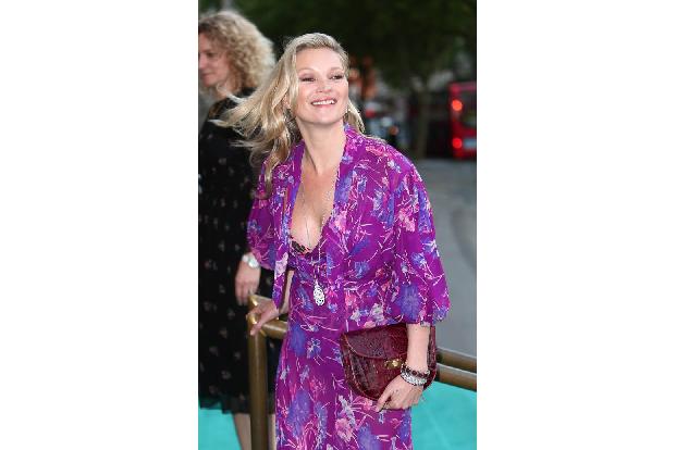 ...Kate Moss ihren kleinen BH-Blitzer ja sowas von verzeihen! Es muss ja auch nicht immer alles hundertprozentig farblich zu...