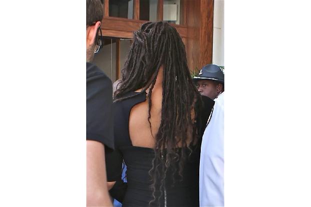 ...die Rückseite ihres Tops wollte dann auch nicht wirklich so, wie es sich das Topmodel gedacht hatte. Das Oberteil...