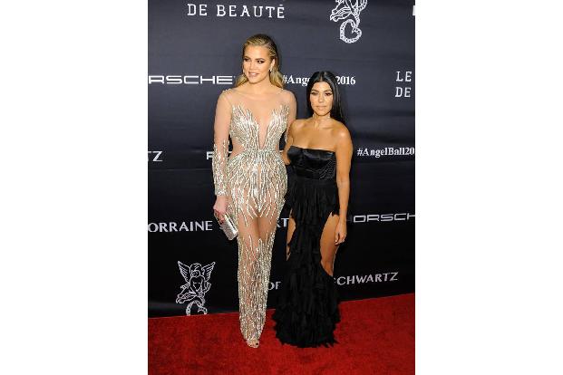 ...ihre zwei Töchter Khloé und Kourtney konnten sich sehen lassen. Sie zeigten auf ganz unterschiedliche Weise extrem viel H...