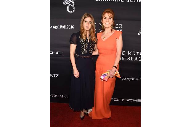 ...Hauch von royalem Glanz sorgten dann schließlich noch diese zwei Damen: Herzogin von York, Sara Ferguson und ihre Tochter...