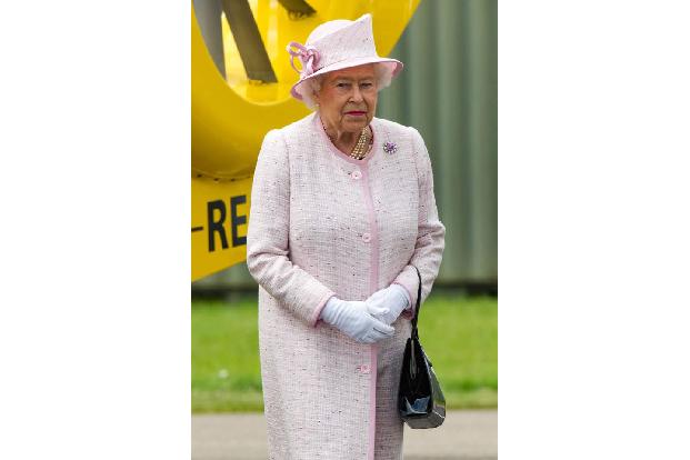 ...zartrosa steht der Großmutter von Prinz William. Ob der Kleiderschrank des royalen Oberhauptes wohl auch nach den Farben ...