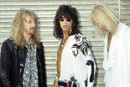 ...Steven Tyler (Mitte) gegolten haben - immerhin war er als Frontmann der Band Aerosmith ein waschechter Rockstar. Schon da...