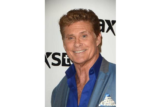 ...übrigens auch an David Hasselhoffs Gesicht erkennen. Da wurde ebenfalls ordentlich gestrafft! Fast schon schön zu sehen, ...