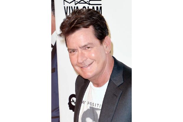 ...Auffüller sollen gleich mehrfach gespritzt worden sein. Tatsächlich ist der Sheen von heute in Sachen Attraktivität Licht...