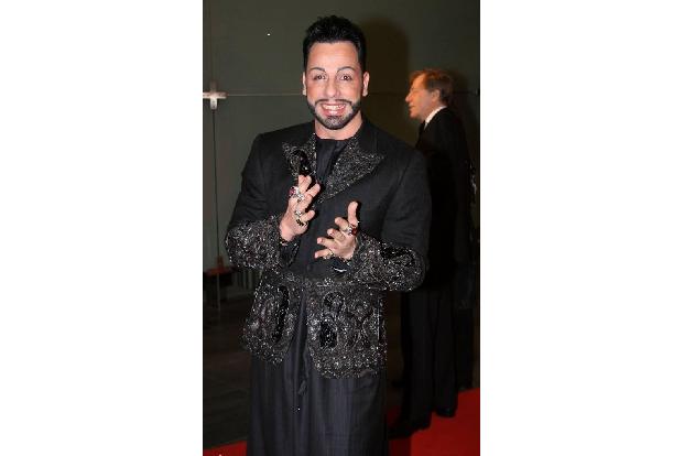 ...dürfte wohl dieser Herr sein. Der Bart verrät es: Das ist Modedesigner Harald Glööckler vor rund zehn Jahren. Seitdem hat...