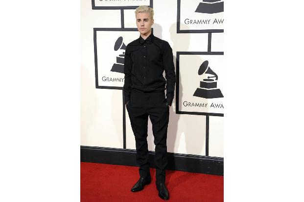 ...gefiel er uns Ende des vergangenen Jahres mit seiner blondierten, aber dennoch weitaus männlicheren Kurzhaar-Frisur doch ...