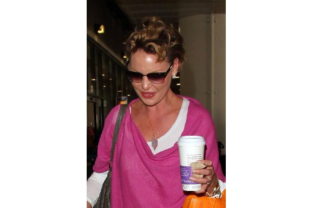 ...Katherine Heigl sich vor dem Friseur-Besuch eingehend hätte beraten lassen. So richtig gut finden wir den dunklen Kurzhaa...