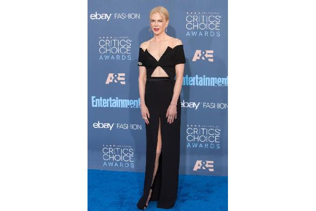 Man muss nicht unbedingt Dekolleté zeigen, um sexy zu wirken - der interessant platzierte Cut-Out im Kleid von Nicole Kidman...