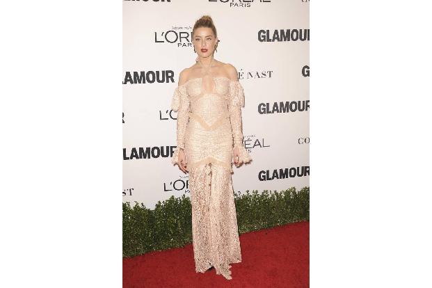 ...etwas zugig im Nacken konnte es Schauspielerin Amber Heard in dieser Traumrobe werden - aber wer schön sein will, muss eb...