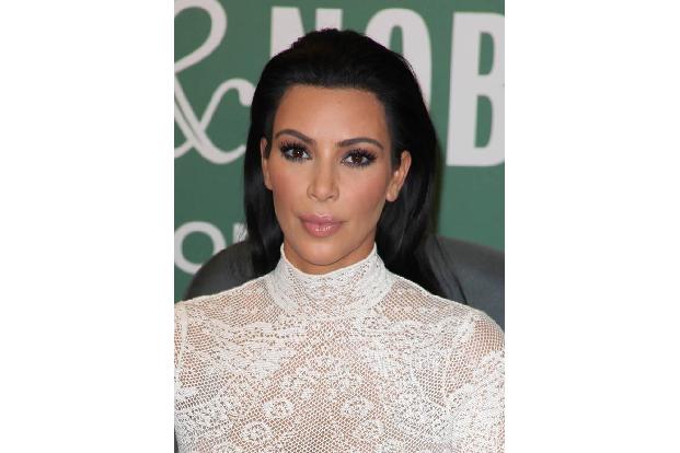 ...in ihrer Familie auch kein besseres Vorbild. Nur mal zur Erinnerung: So sieht ihre große Halbschwester Kim Kardashian heu...