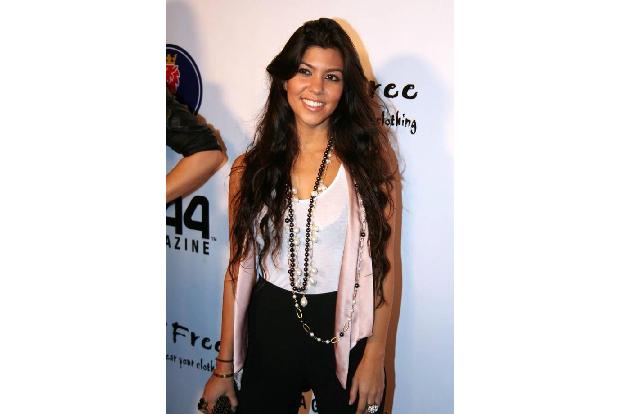 ...von 2008 ansieht stellt man fest, dass heute die Nase schmaler wirkt und die Stirn wesentlich straffer. Sind denn wirklic...