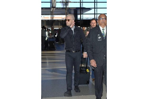 ...den sonst so auffälligen Frauenschwarm erst auf den zweiten Blick erkennt. Die Seiten sind raspelkurz, die sonst so volle...