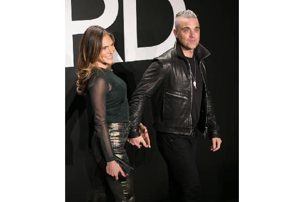 ...zeigte sich die Zweifach-Mami an der Seite ihres berühmten Lovers, schließlich hatte der seine Fans und wahrscheinlich au...