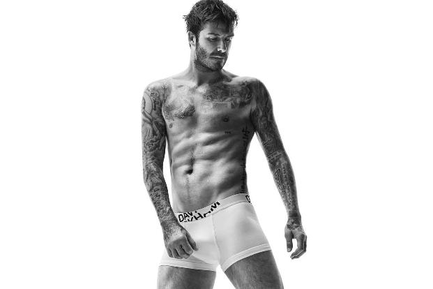...den knackigen, durchtrainierten Hottie, der uns mit sexy Fotos wie diesem beglückt. Und seien wir mal ehrlich,...