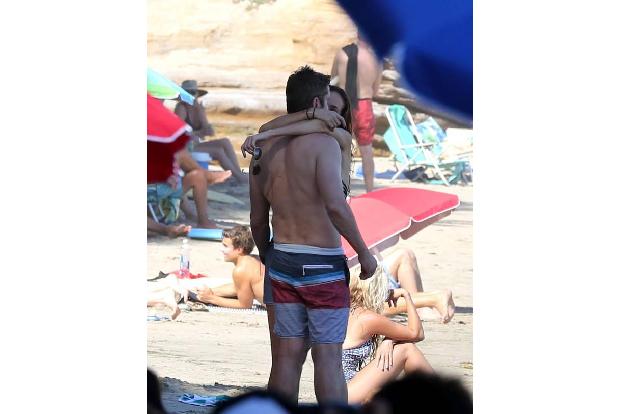 ...Freundin Morgan Brown scheint die kleine Plauze ihres Liebsten zumindest zu gefallen. Der 45-jährige Schotte ist aber nic...