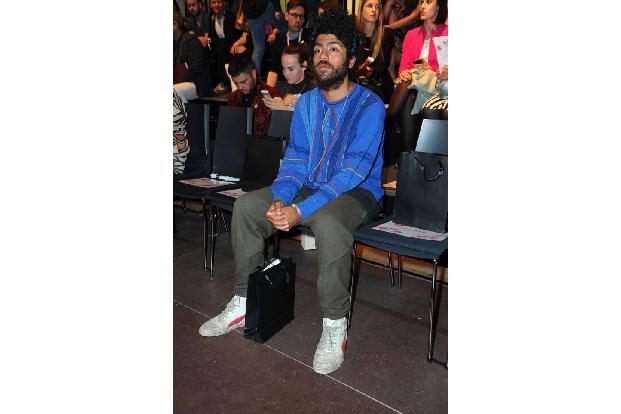 ...einsamer Mann in der ersten Reihe bei der Lavera Green Fashion Award-Veranstaltung im Berliner e-Werk. Noah Becker, ältes...