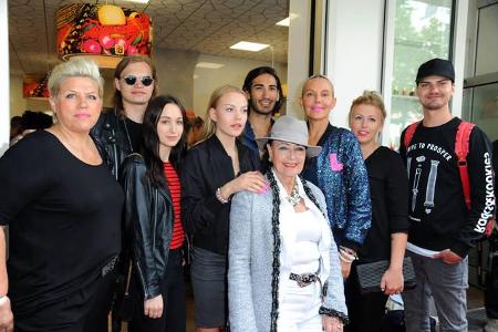 ...die gesamte Ochsenknecht-Bande feierte sich selbst und selbstverständlich Natascha. Da durften auch der Freund Umut und d...