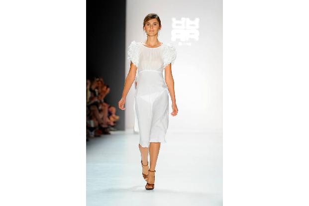 …das Label Riani auf dem Catwalk unterwegs war die Siegerin des letzten Jahres, Stefanie Giesinger. Sie präsentierte die Ent...