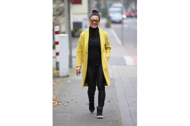 ...zwei Mal die Woche mit einer Fitnesstrainerin und die drillt mich ein wenig, um das jetzt alles wieder in Form zu bringen...