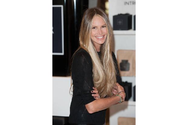 ...wirklich nicht an. Auch Elle Macpherson möchte man die 51 Lenze schlicht nicht abkaufen. Scheinbar sieht sie so jung aus,...