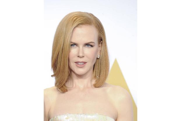 ...wieder wie wir sie kennen und lieben. Als Filmgöttin mit perfektem Teint. Liebe Stars, in Zukunft immer darauf achten, wi...