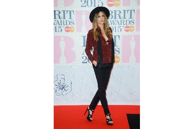 ...die omnipräsente Cara Delevingne. Die hopst ja momentan von der Fashion Week zu jeder Party in der Stadt. Da durfte die D...