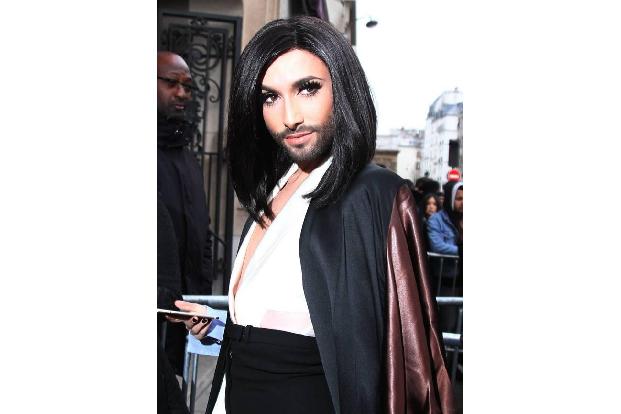 ESC-Siegerin Conchita Wurst scheint momentan auf Veränderungstrip zu sein. Vor zwei Wochen begeisterte sie noch mit deutlich...