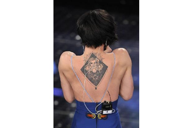 ...ziert nämlich ein Abbild von Mutter Helga. Alles schön und gut - aber Frisur und Outfit können Mama bestimmt auch nicht z...