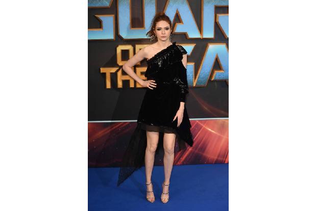 ...ja schon alleine, aber mit mehr Bein erzielt man wie Karen Gillan sicherlich noch einen größeren Oho-Effekt. Aber mit sei...