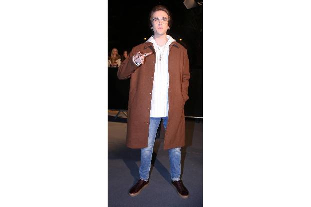 ...hatte Schauspieler-Nachwuchs Gabriel-Kane Day-Lewis zu viel des Guten an: Wenn man nicht wissen würde, wie alt der Junge ...