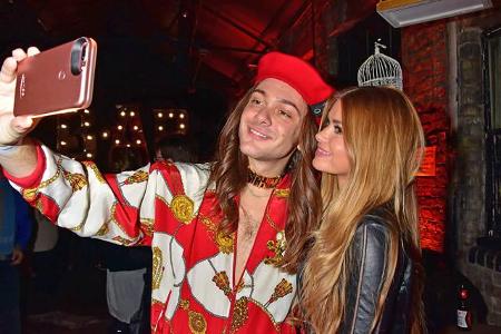 ...wäre es da mal mit einer Kollektion für Herren? Blogger Ricardo Simonetti stünde da sofort zur Verfügung. 