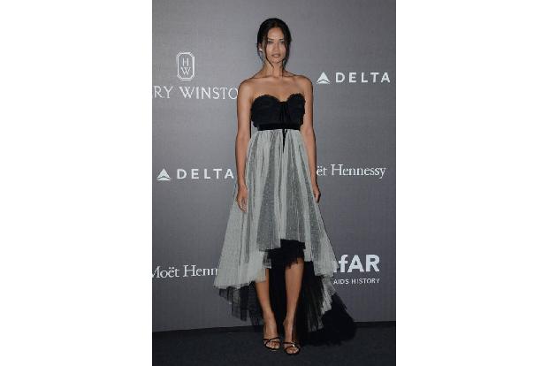 ...geladenen Damen entschieden sich für Missoni und gingen ein wenig fremd: Shanina Shaik erschien in einem Design von Philo...