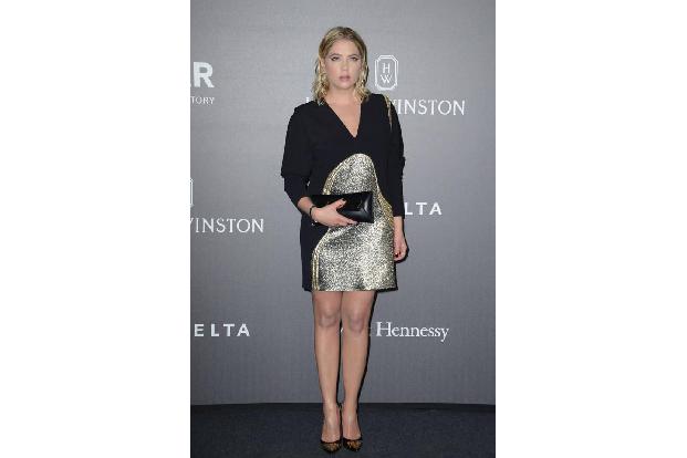 ...sich nicht nur Models sondern auch Schauspielerinnen auf die amfAR Gala in Mailand verirrten. Ashley Benson stand mit ihr...