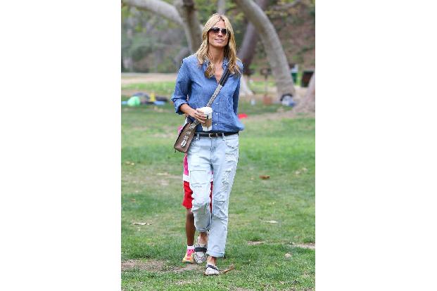 ...der Farbton der Denim-Stoffe nicht mehr zusammen passen muss, bewies Heidi Klum. So kann man jetzt ein dunkles Jeanshemd ...