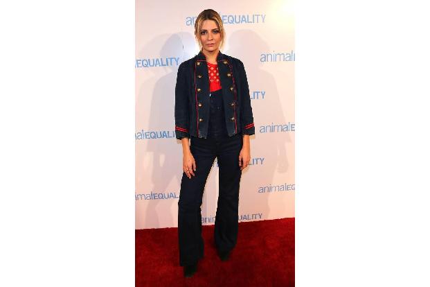 ...seltener sieht man derzeit extrem dunkle Jeanswaschungen. Wenn man jedoch Mischa Barton sieht, fragt man sich: Warum eige...