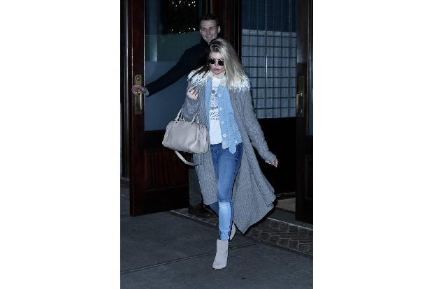 ...gilt auch für ihre Kollegin Fergie, die auf die klassische Kombi aus Jeanshose und Jeansjacke setzte. Und irgendwie schaf...