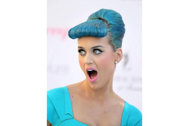 ...war die Künstlerin blau - zumindest obenrum. Tatsächlich handelte es sich bei diesem außergewöhnlichen Ton nicht um eine ...